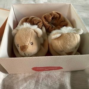 RARE✨ LION SLIPPERS